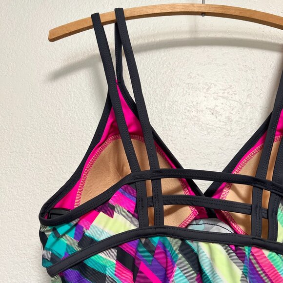 Free Country Tankini Top (XL) and Board Short (L) 2 Piece Swim Set - Picture 5 of 14